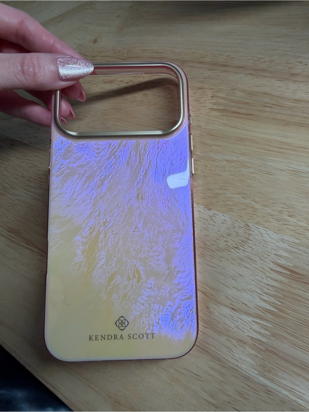 Kendra Scott Iridescent Pink Phone Case with Gold Trim - Picture 2 of 6